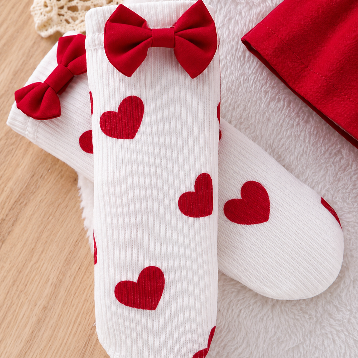 🎀 Set 3 piezas – Body corazones + Falda roja con moños + Diadema